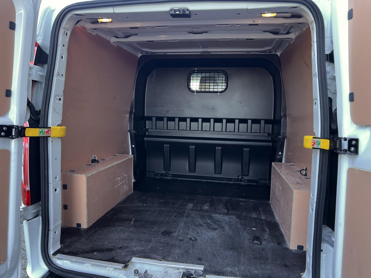 Vehicle Image 12