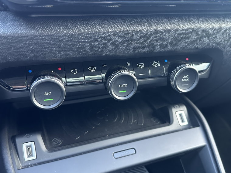 Vehicle Image 29