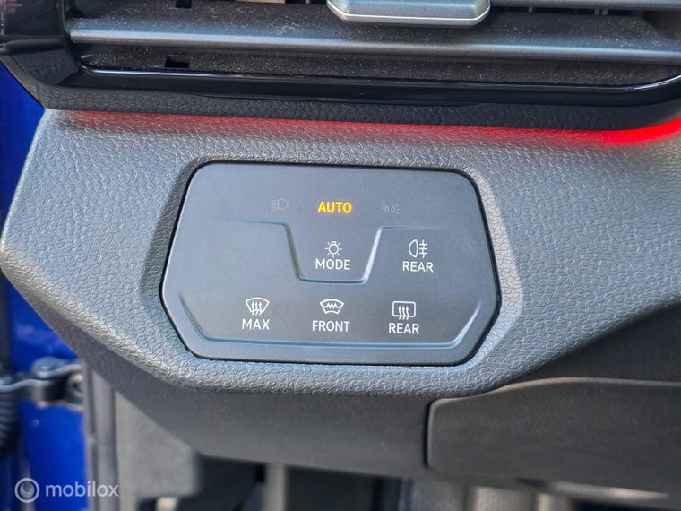 Vehicle Image 43