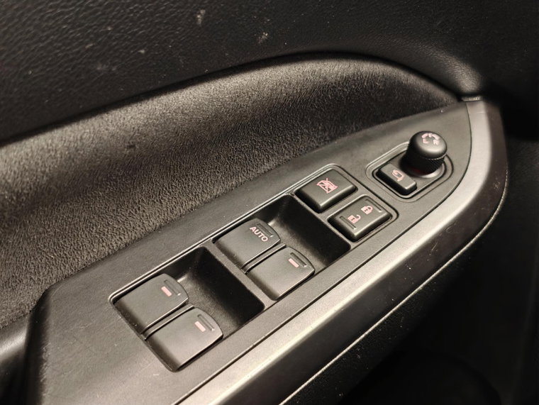 Vehicle Image 25