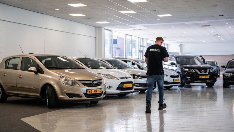 Vehicle Image 32