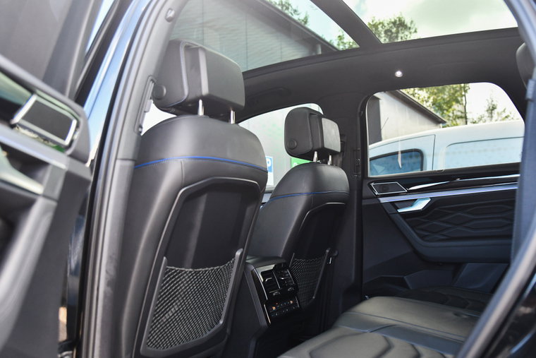 Vehicle Image 13