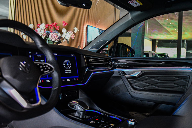 Vehicle Image 8