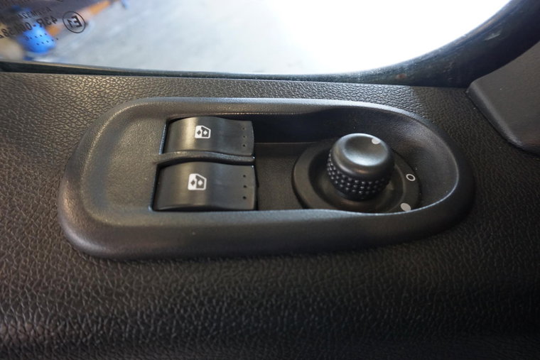 Vehicle Image 28