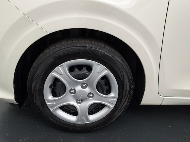 Vehicle Image 16