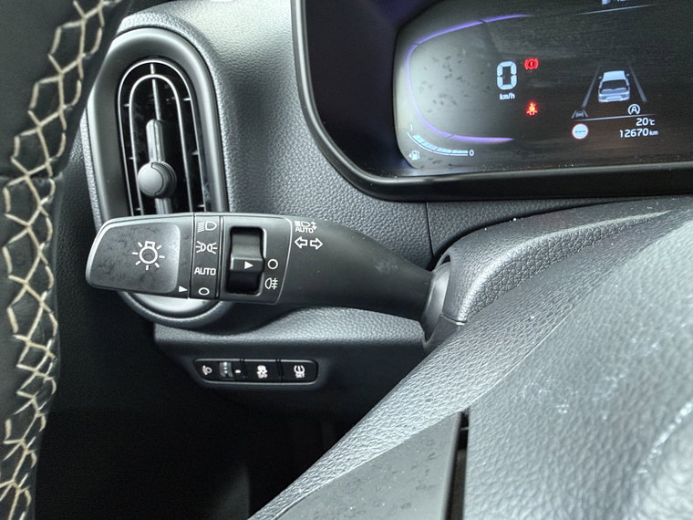 Vehicle Image 25