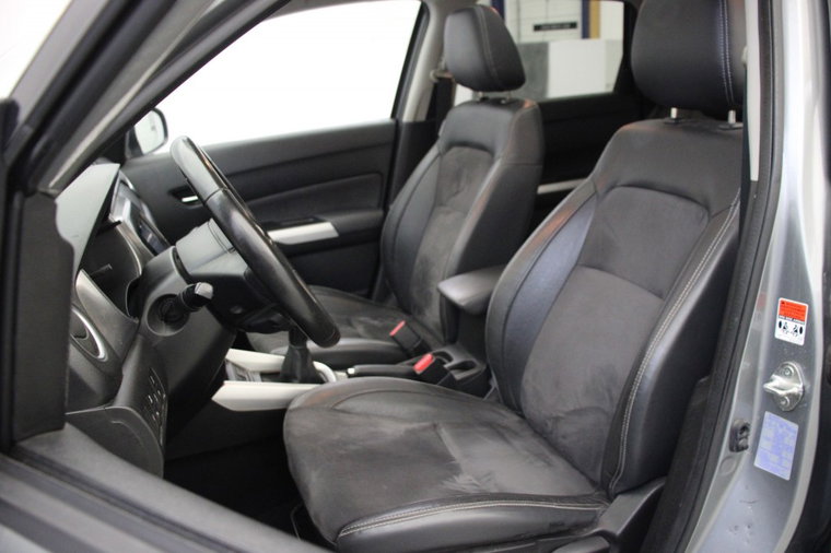 Vehicle Image 12