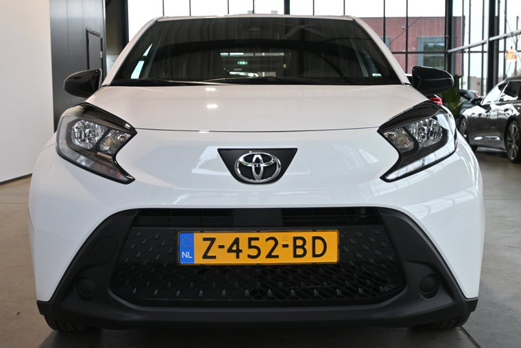 Vehicle Image 16