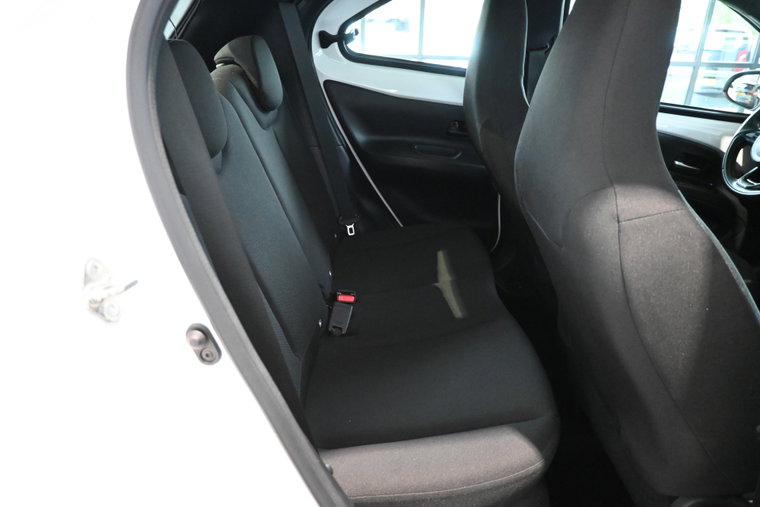 Vehicle Image 25