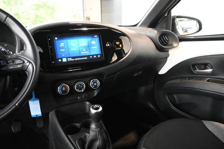 Vehicle Image 9
