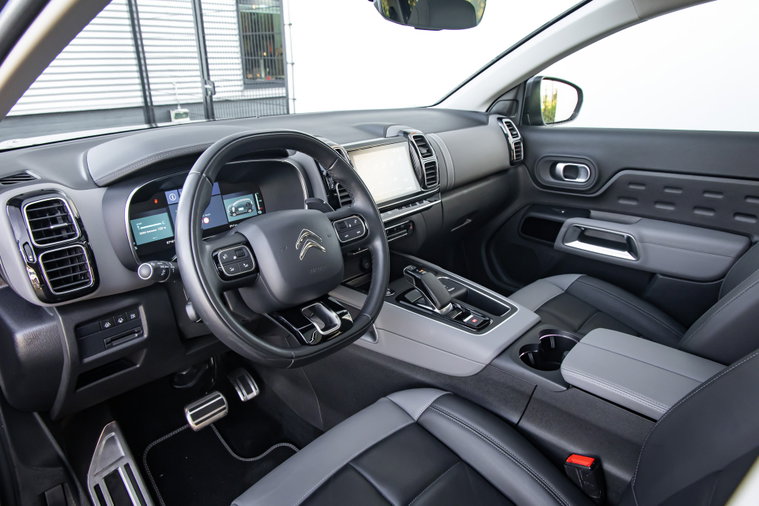 Vehicle Image 21