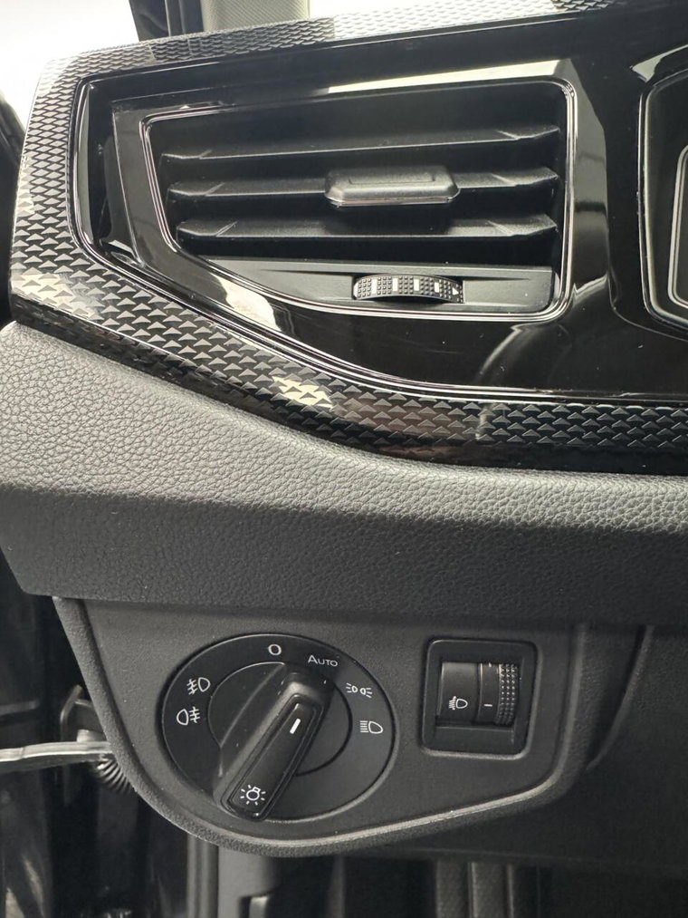 Vehicle Image 28