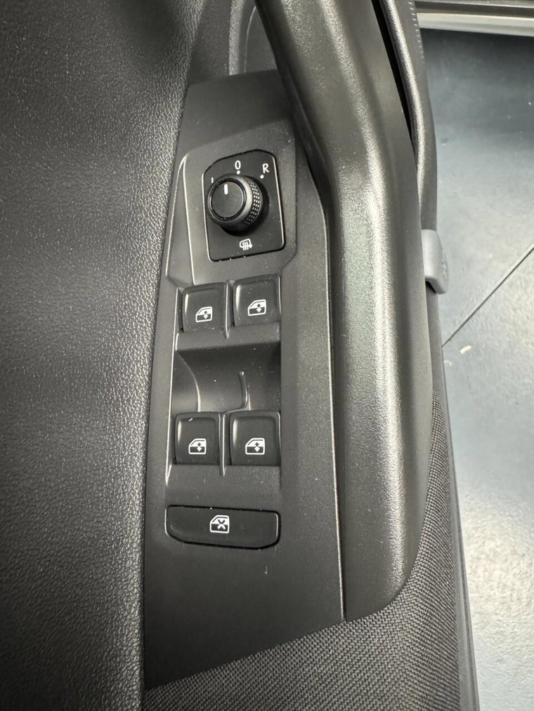 Vehicle Image 29