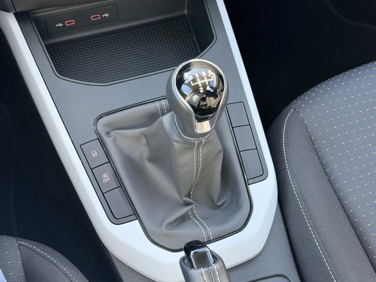 Vehicle Image 25