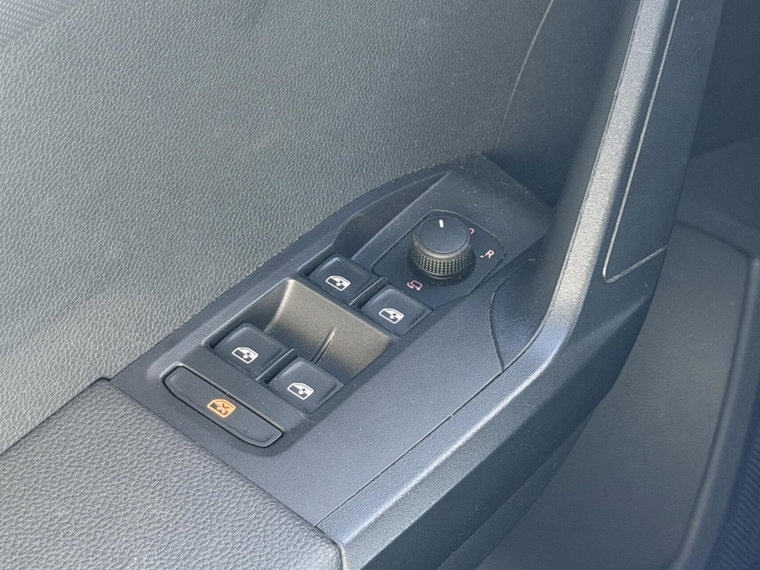 Vehicle Image 28