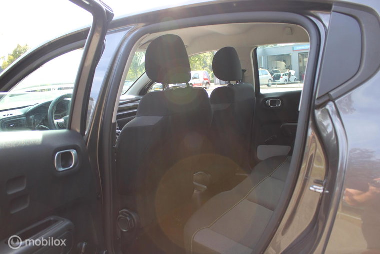 Vehicle Image 18