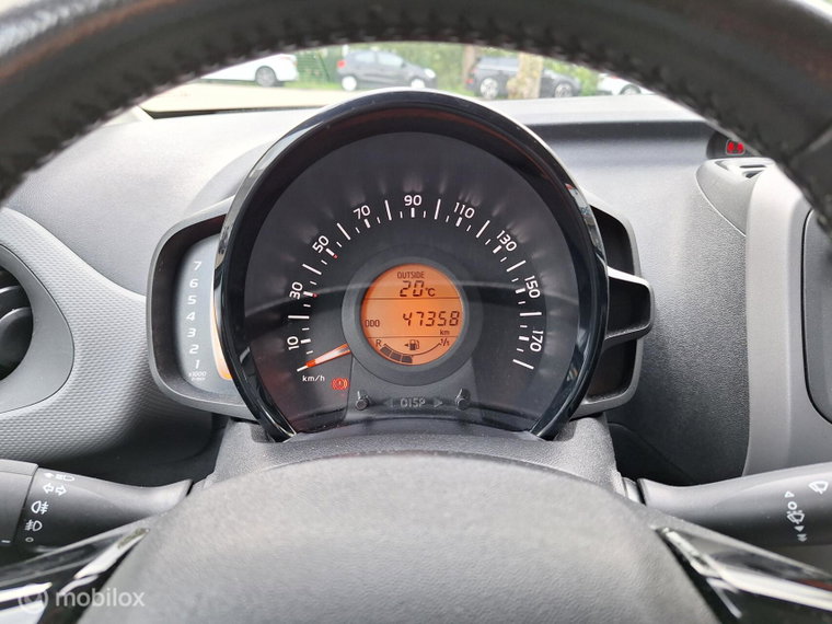 Vehicle Image 16