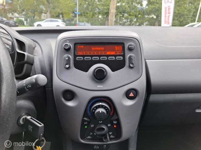Vehicle Image 17