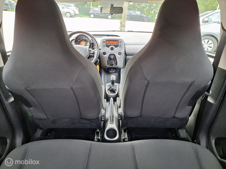 Vehicle Image 11