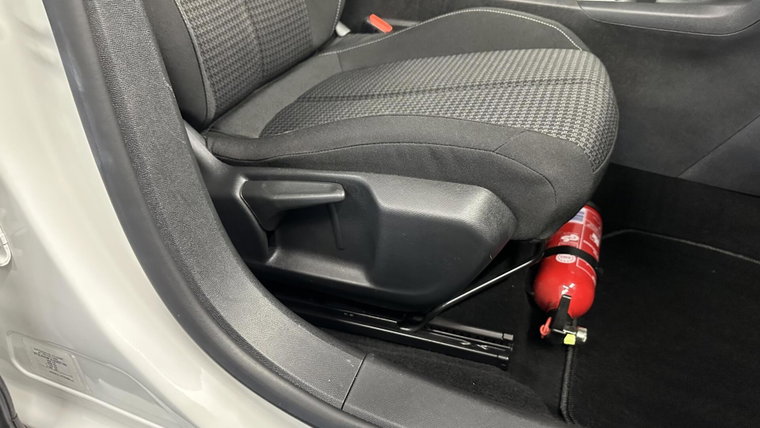 Vehicle Image 19