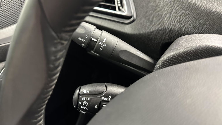 Vehicle Image 28