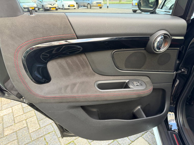 Vehicle Image 38