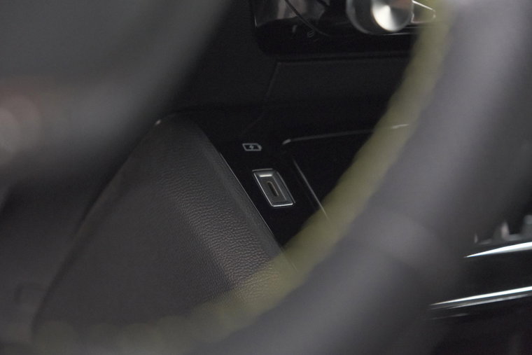 Vehicle Image 35
