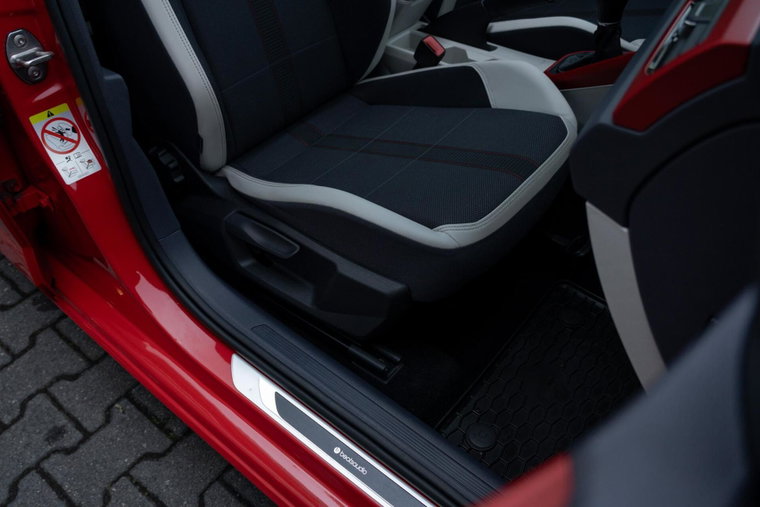 Vehicle Image 30