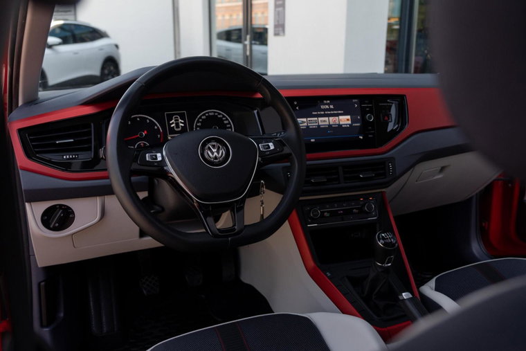 Vehicle Image 11