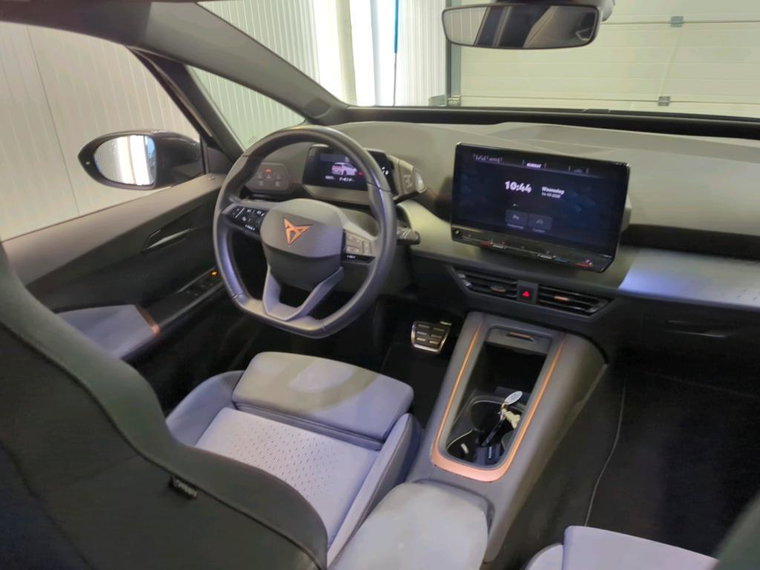 Vehicle Image 12
