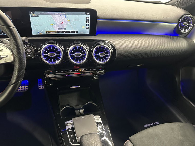 Vehicle Image 32