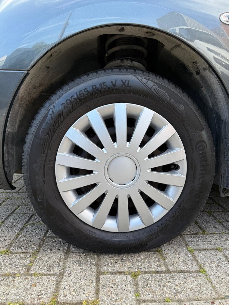 Vehicle Image 24