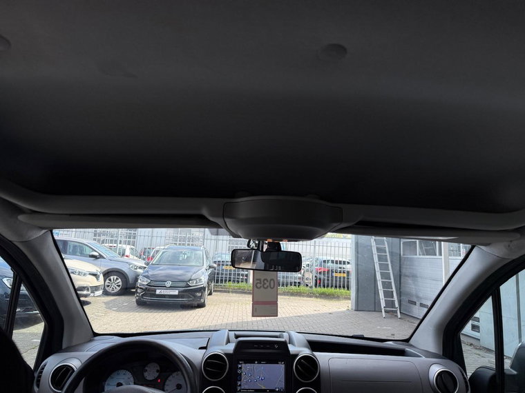 Vehicle Image 28
