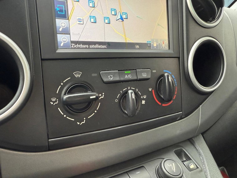 Vehicle Image 38