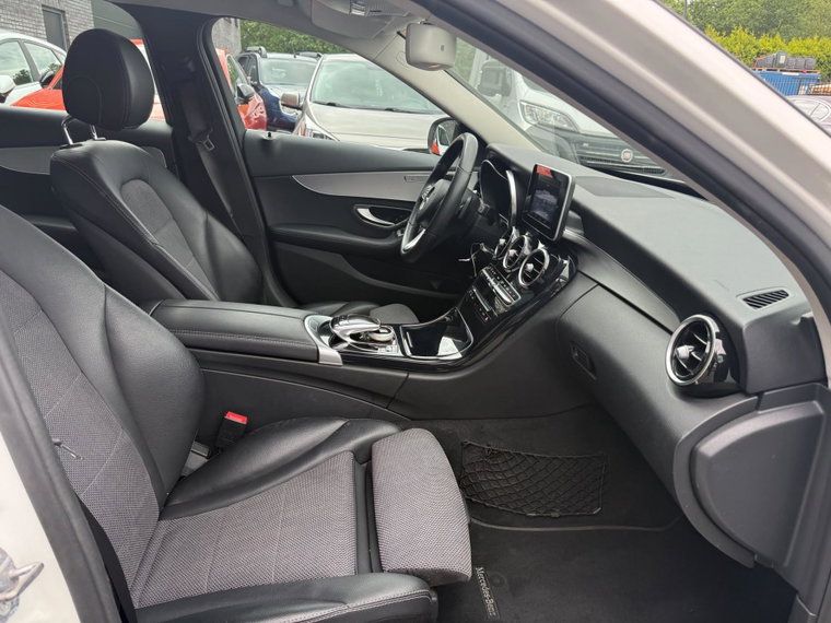 Vehicle Image 32