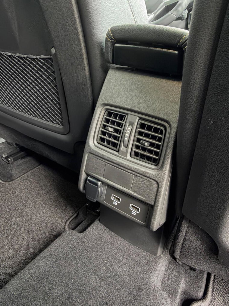 Vehicle Image 28