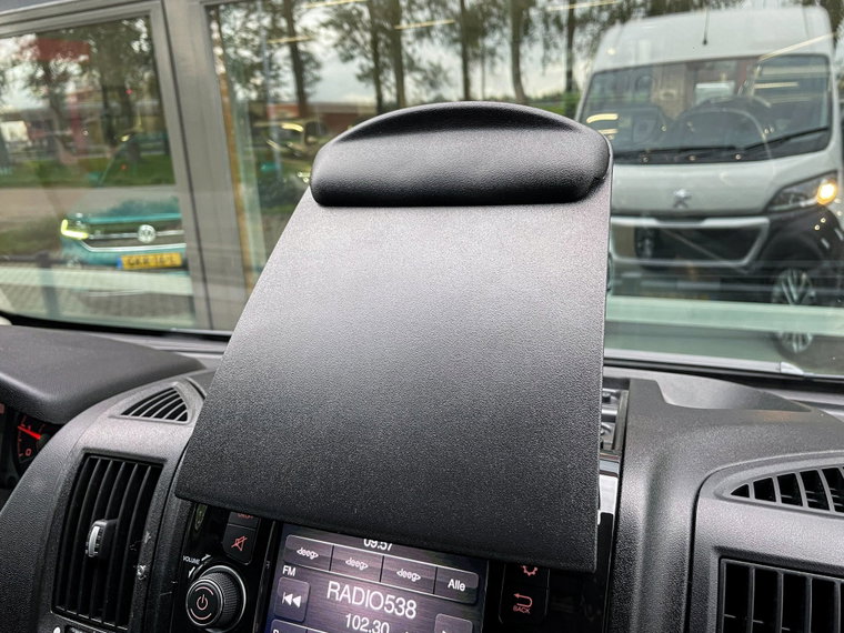 Vehicle Image 24