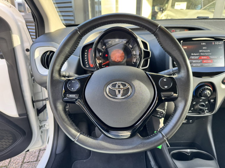 Vehicle Image 16
