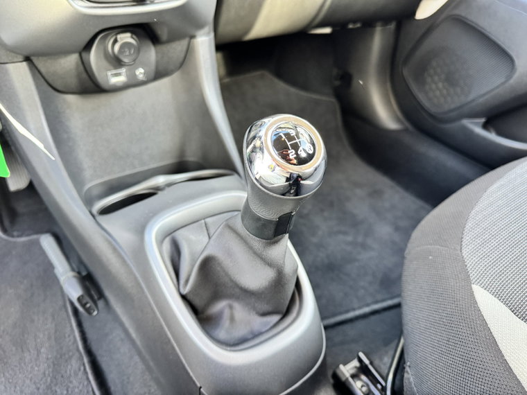 Vehicle Image 22
