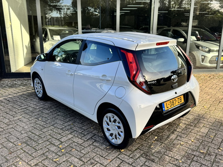 Vehicle Image 11