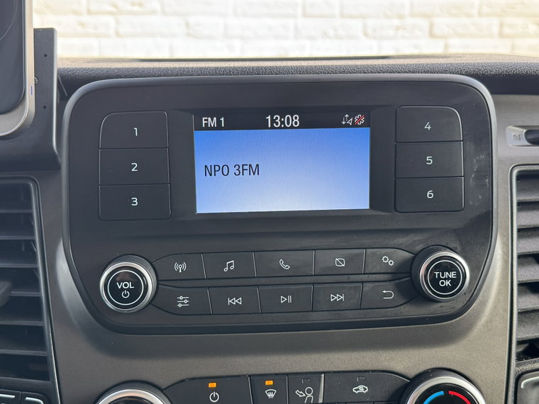Vehicle Image 29