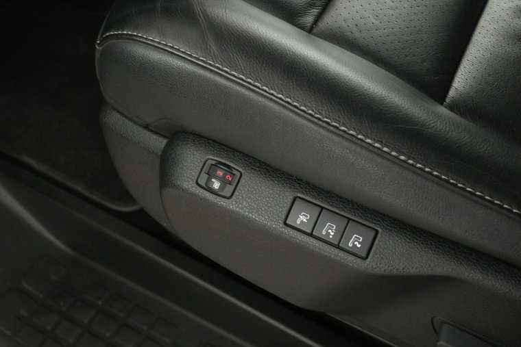 Vehicle Image 25