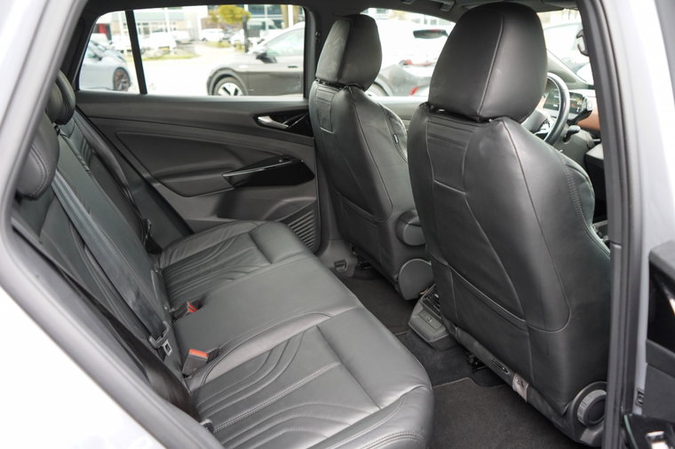 Vehicle Image 38