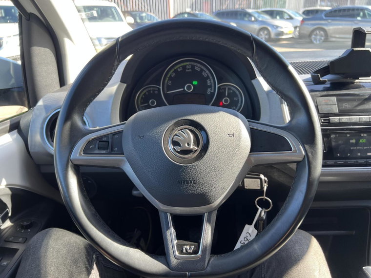 Vehicle Image 16