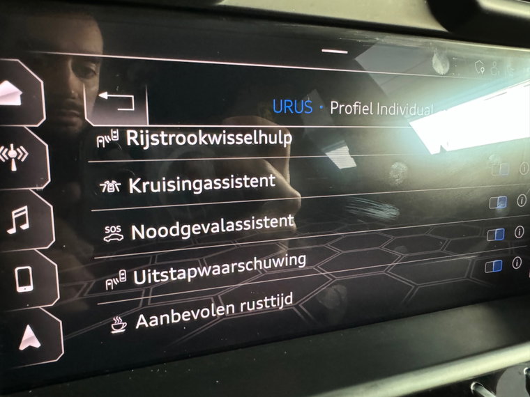 Vehicle Image 32