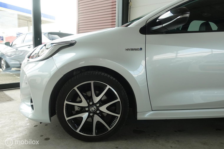 Vehicle Image 10