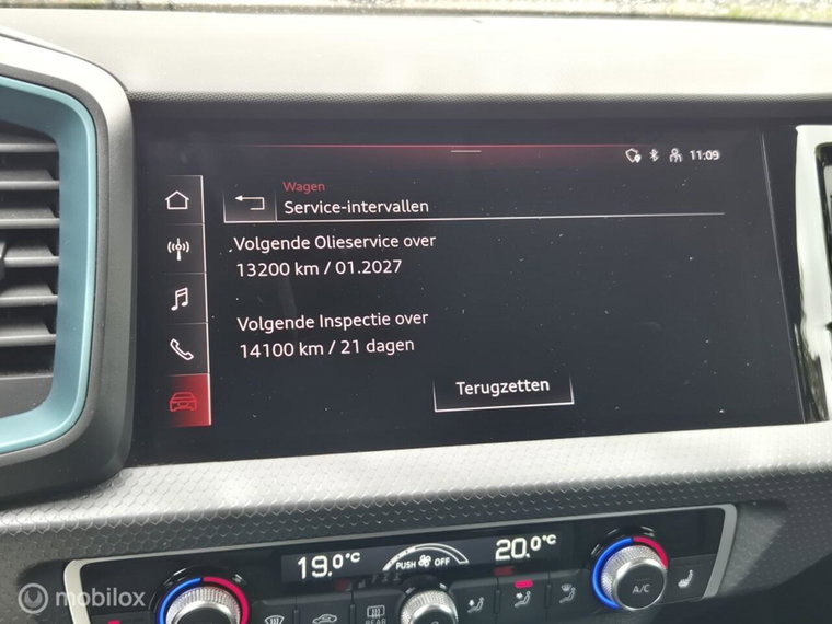 Vehicle Image 25