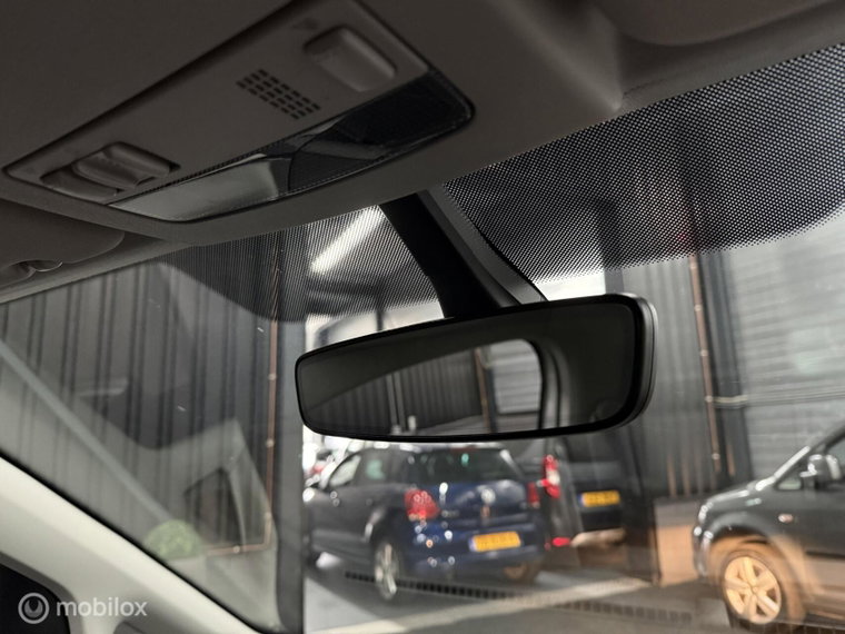 Vehicle Image 32