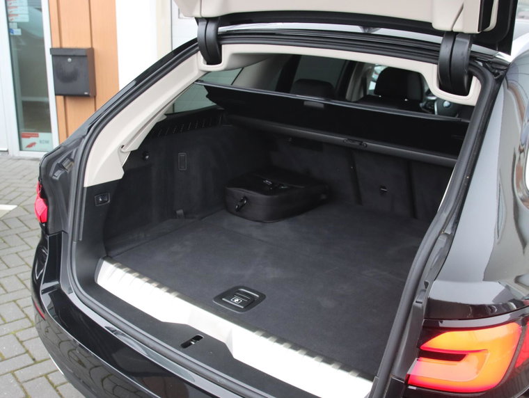 Vehicle Image 35