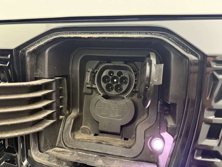 Vehicle Image 25